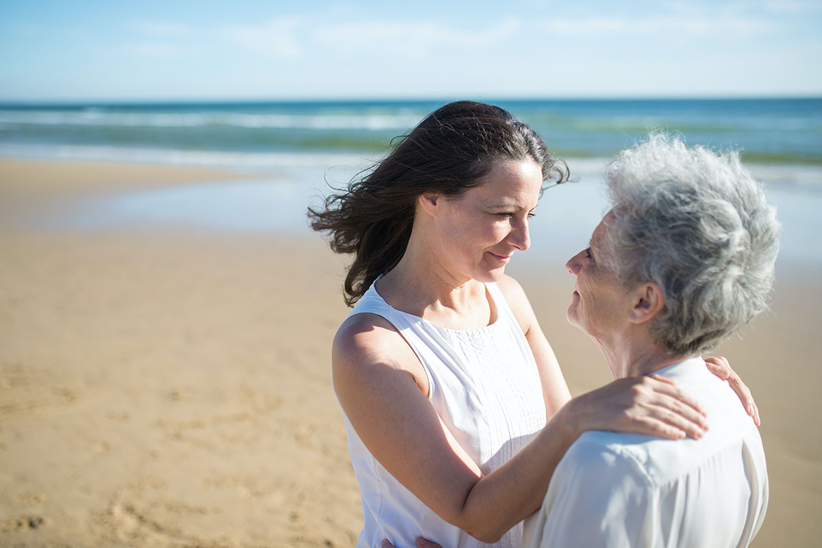 Planificarea bătrâneții părinților: cum alegem între îngrijirea la domiciliu și rezidența în cămin de bătrâni